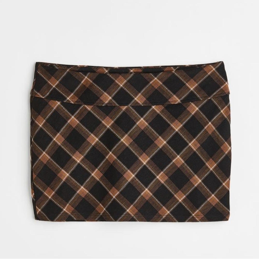 Plaid Skirt in Black and Brown